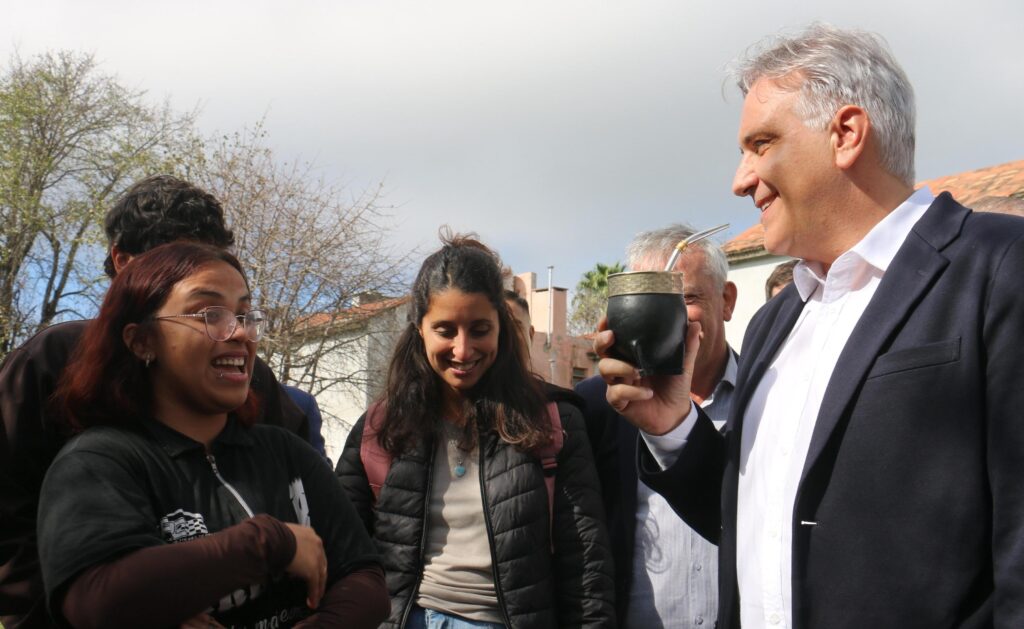 Llaryora, durante su visita al campus de la Universidad de Río Cuarto