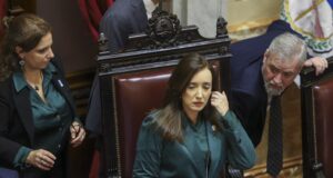 Villarruel presidió la sesión pero al momento de la votación se ausentó